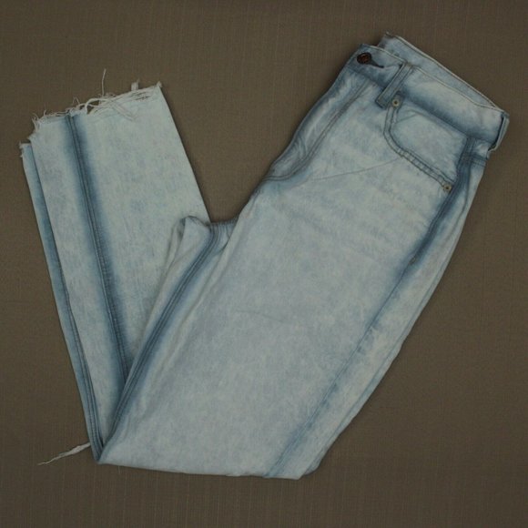 American Eagle High Waist Mom Jeans Women's Size 6 Fray Hem Distressed Denim - Picture 4 of 9